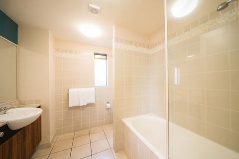 Portside Whitsunday Luxury Holiday Apartments - Tourism Townsville 14