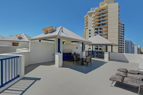 Raffles Mooloolaba - Tourism Townsville 5
