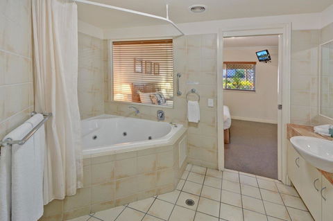 Raffles Mooloolaba - Tourism Townsville 11