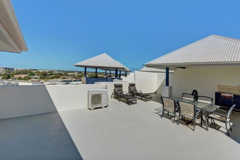 Raffles Mooloolaba - Tourism Townsville 4