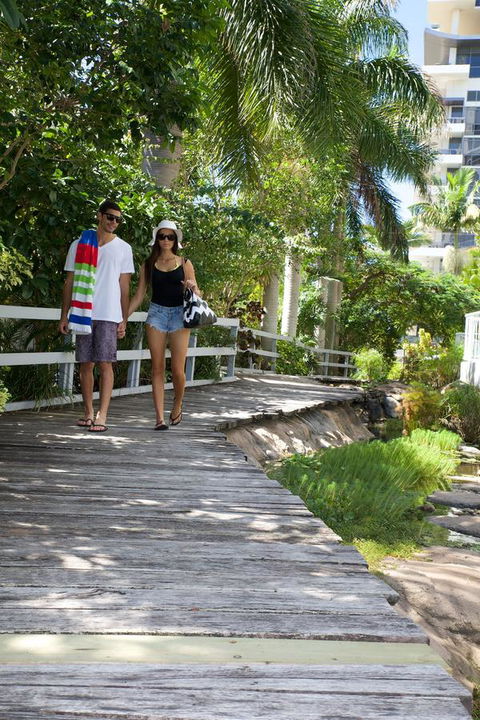 Surfers Mayfair - Tourism Townsville 7