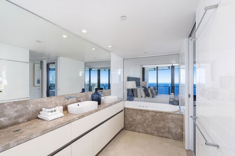 Soul 2 & 3 Bedroom Ocean View - We Accommodate - Tourism Townsville 9