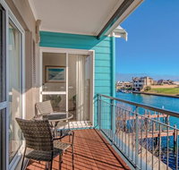 Waters Edge Apartment with Jetty - Tourism Townsville