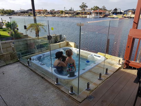 Waterside Resort Style - Tourism Townsville 1
