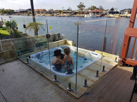 Waterside Resort Style - Tourism Townsville 3