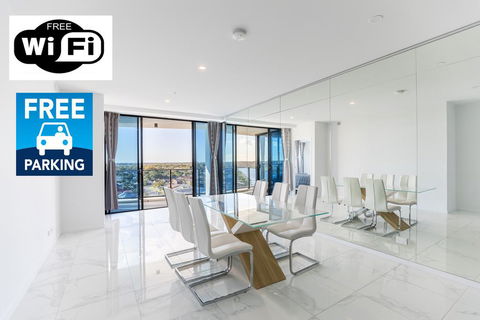 Waterview 3BR Modern Apartment Near Harbour Town - Waterpoint - Tourism Townsville 0