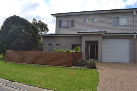 Waterview- Stoneleigh At Yarra - Tourism Townsville 0