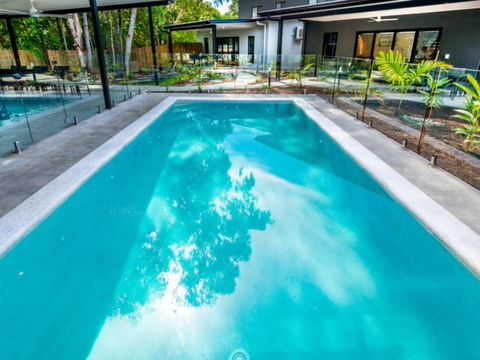 Waves - Tropicana - Clifton Bea - Tourism Townsville 2