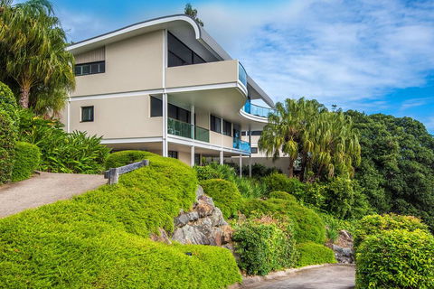 Waves 08 - Tourism Townsville 1