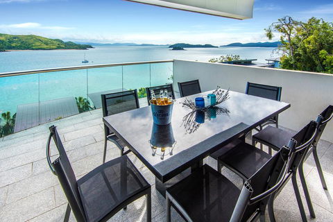 Waves 08 - Tourism Townsville 0