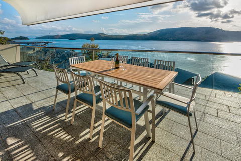 Waves 5 Luxury 3 Bedroom Breathtaking Ocean Views Central Location - Tourism Townsville 0