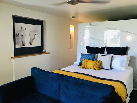 Waves And White Horses Seaview Retreat (adults Only) - Tourism Townsville 2