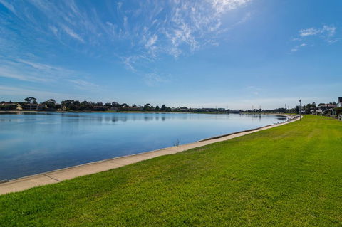West Lakes Townhouse - Tourism Townsville 3