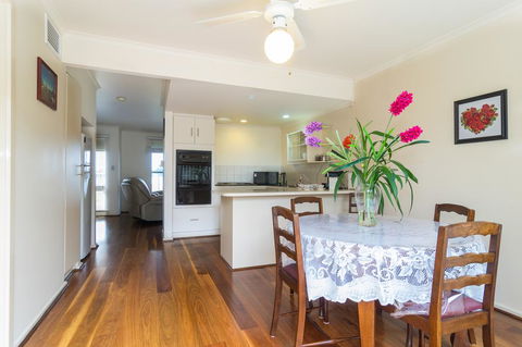 West Lakes Townhouse - Tourism Townsville 2