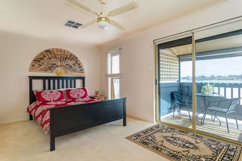 West Lakes Townhouse - Tourism Townsville 0