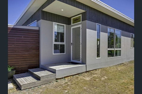 Weston Farm Seaside Stay - Tourism Townsville 1