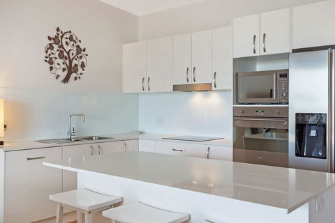 Wharf Apartment Unit 15 - Tourism Townsville 1