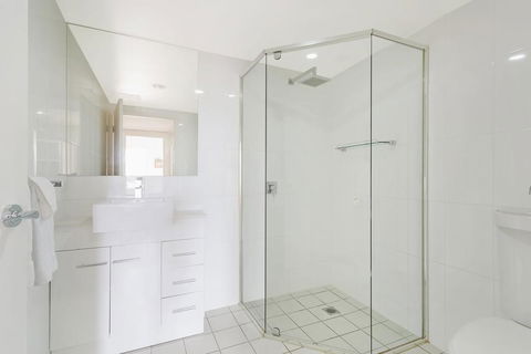 Wharf Apartment Unit 5 - Tourism Townsville 3