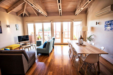 WHARF COTTAGE - Tourism Townsville 0