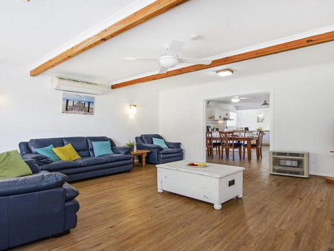 Whispering Waves - Relaxing Beach House - Tourism Townsville 2