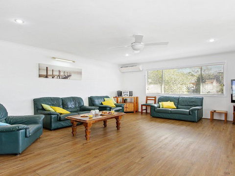 Whispering Waves - Relaxing Beach House - Tourism Townsville 1