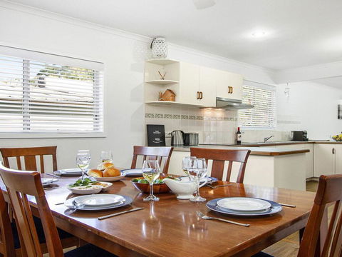 Whispering Waves - Relaxing Beach House - Tourism Townsville 3