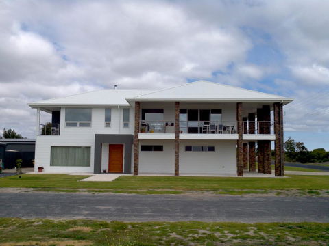 White Caps B&B Apartment - Tourism Townsville 1