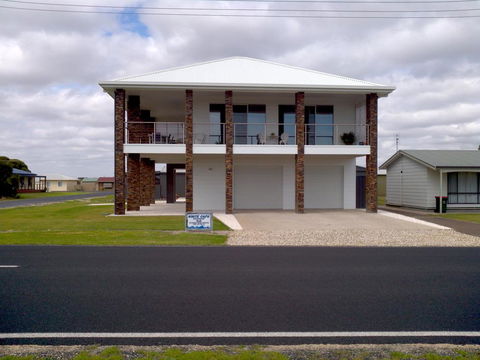 White Caps B&B Apartment - Tourism Townsville 0
