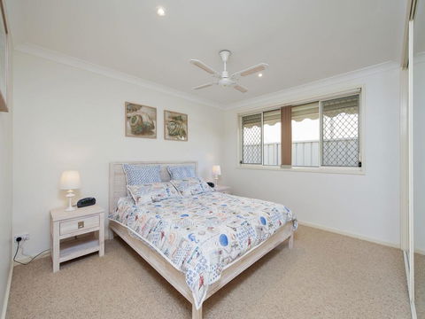 White Horses, 7A Achilles Street - Tourism Townsville 3