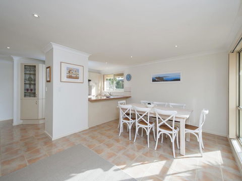 White Horses, 7A Achilles Street - Tourism Townsville 2