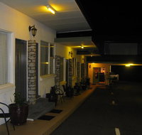 White Manor Motel - Tourism Townsville