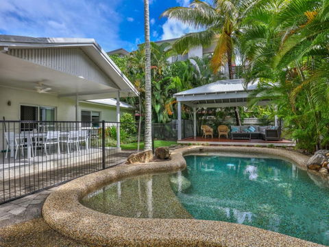 Whitehouse - Palm Cove - Tourism Townsville 2