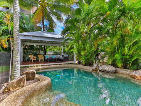 Whitehouse - Palm Cove - Tourism Townsville 0