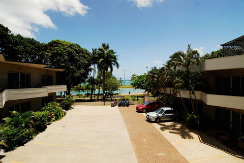 Whitsunday On The Beach - Tourism Townsville 3