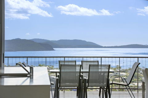 Whitsunday Views - Airlie Beach - Tourism Townsville 1