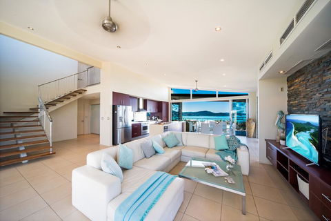 Whitsunday Views - Airlie Beach - Tourism Townsville 2