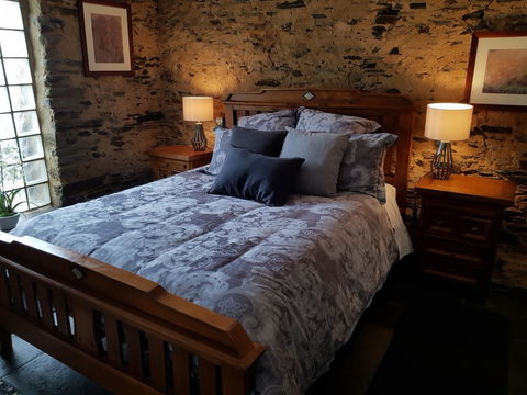William Hunt's Retreat - Redwood Studio - Tourism Townsville 2