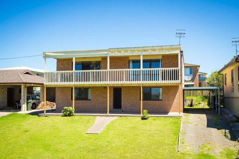 Williams Wonder - Large Beach House - Tourism Townsville 0