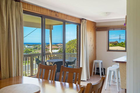 Williams Wonder - Large Beach House - Tourism Townsville 1