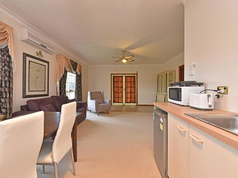 Wine Country Homestead 1br Studio - Tourism Townsville 2