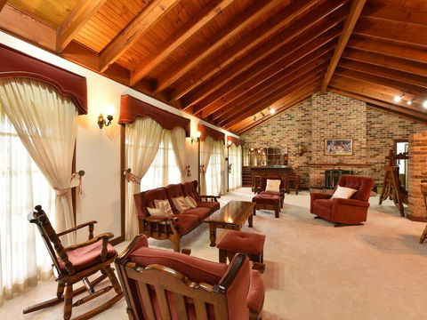 Wine Country Homestead 4-6br House - Tourism Townsville 1