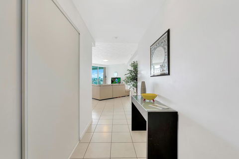 Wings Luxury Apartment Pink Poodle - Tourism Townsville 0