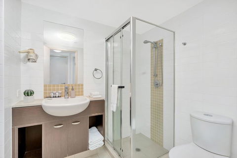Wings Luxury Apartment Pink Poodle - Tourism Townsville 3