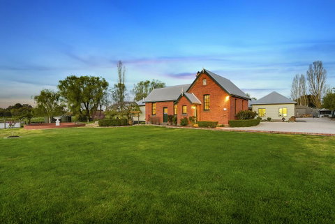 Woodend Old School House - Tourism Townsville 0