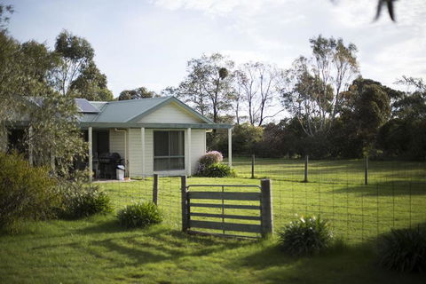 Woongara Cottage - Pet Friendly Country Retreat - Tourism Townsville 0