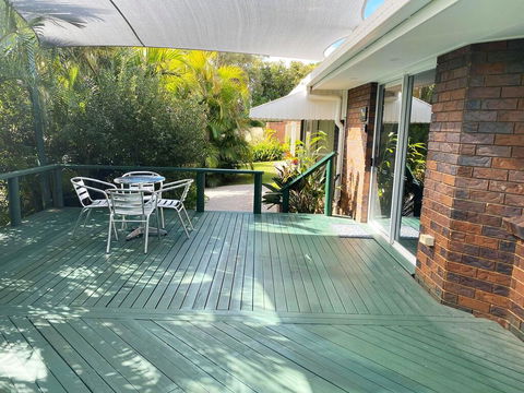 Woorim Secluded Palms Villa - Tourism Townsville 0