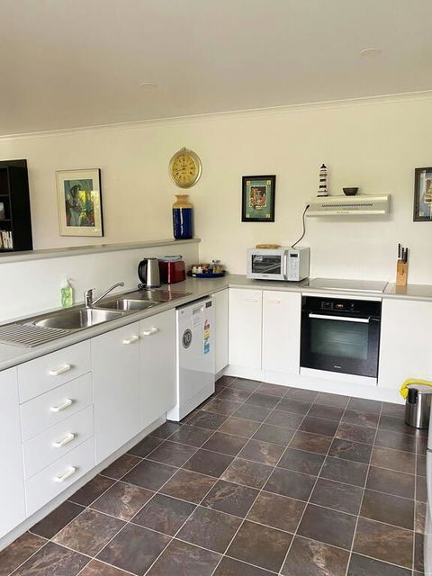 Woorim Secluded Palms Villa - Tourism Townsville 3