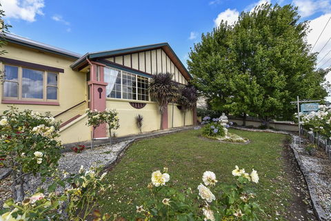 Wyatt Guest House - Tourism Townsville 0