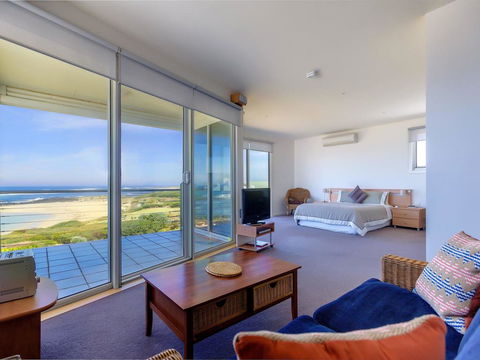 WYTONIA 3 PENTHOUSE - Tourism Townsville 0