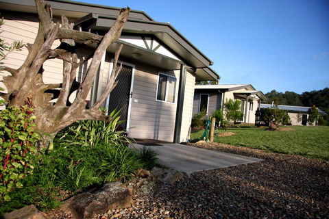 Yabbaloumba Retreat - Tourism Townsville 0